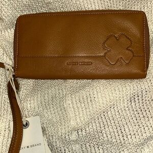 Lucky Brand Soft GENUINE LEATHER Zip Around Wristlet Wallet NWT
